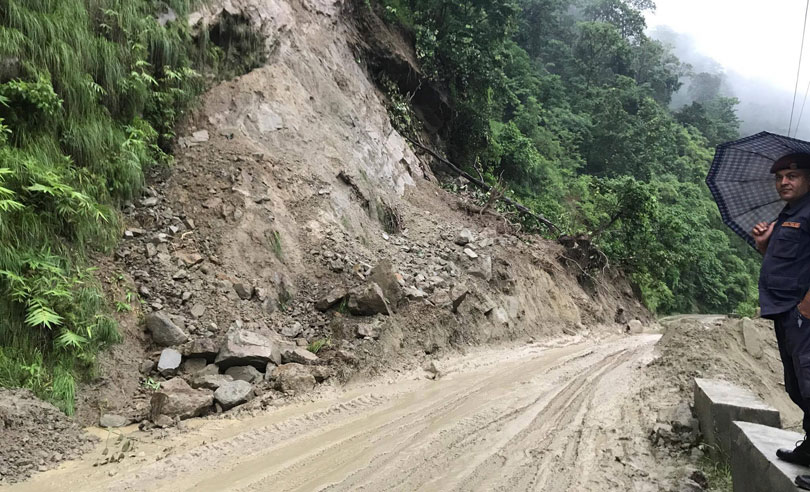 Two-way traffic resumes along Narayanghat-Mugling road section - Nepal ...